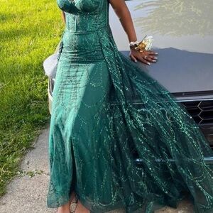 Elegant Green Evening Gown